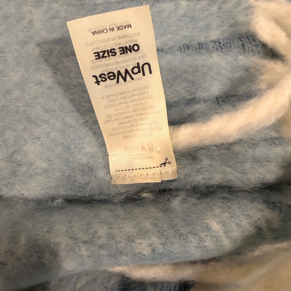 UpWest Soft Blue and Cream throw blanket - Picture 2 of 9
